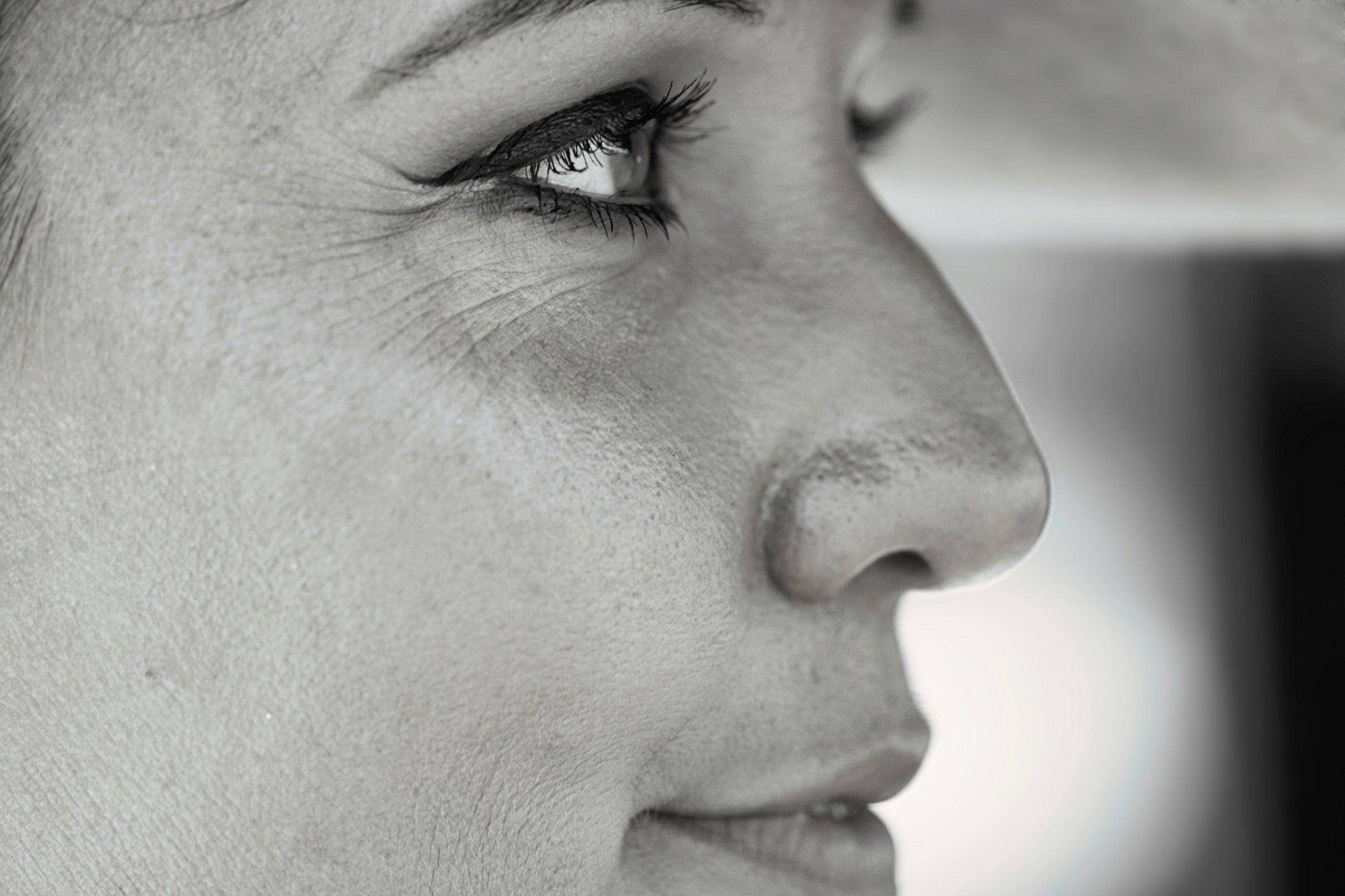 womans face in close up photography